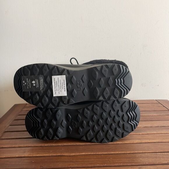 UGG Adirondack III Tall Boots Black USA Women Size 7/UK 5/EU38(MSRP$325) - Picture 7 of 7